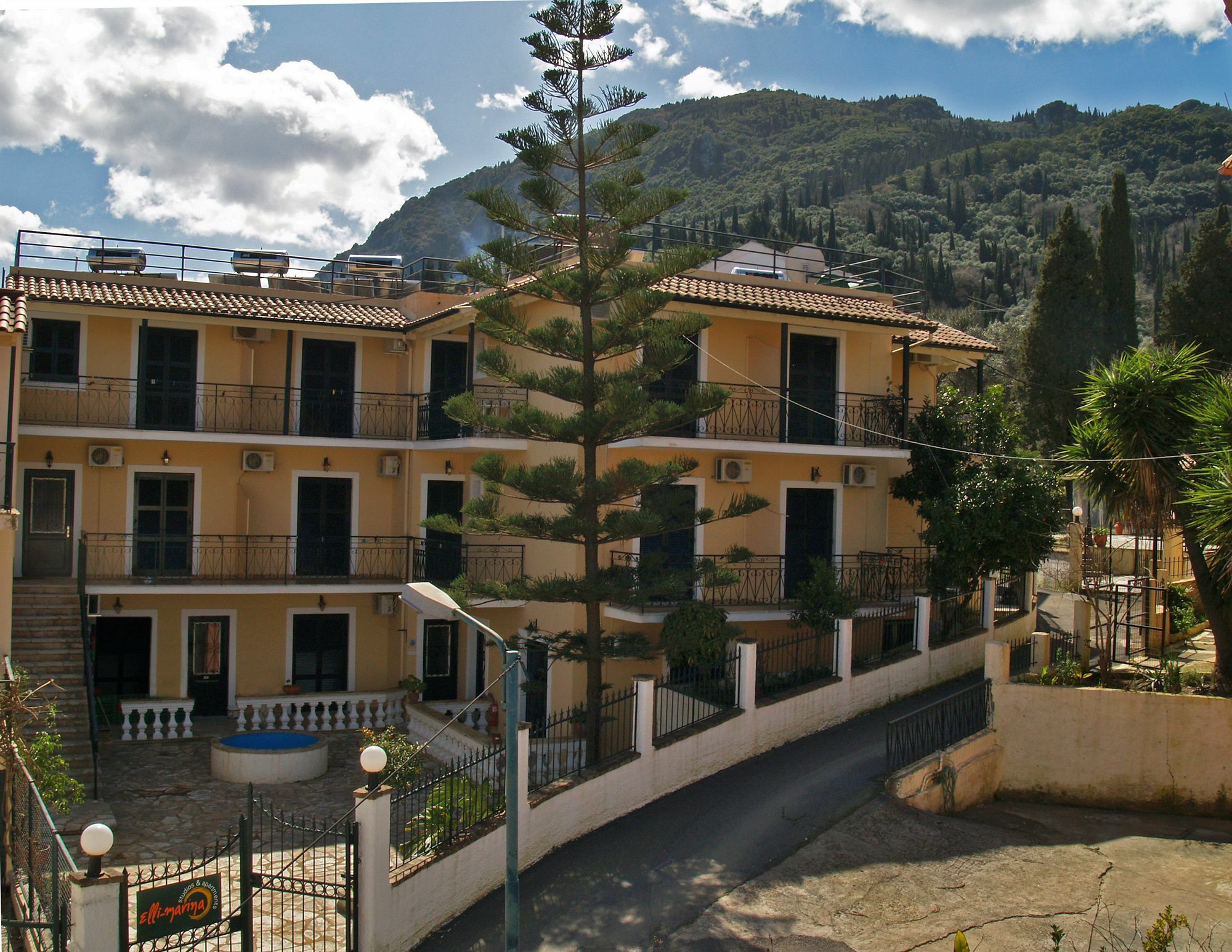 Elli Marina Studios And Apartments Benitses  Exteriér fotografie
